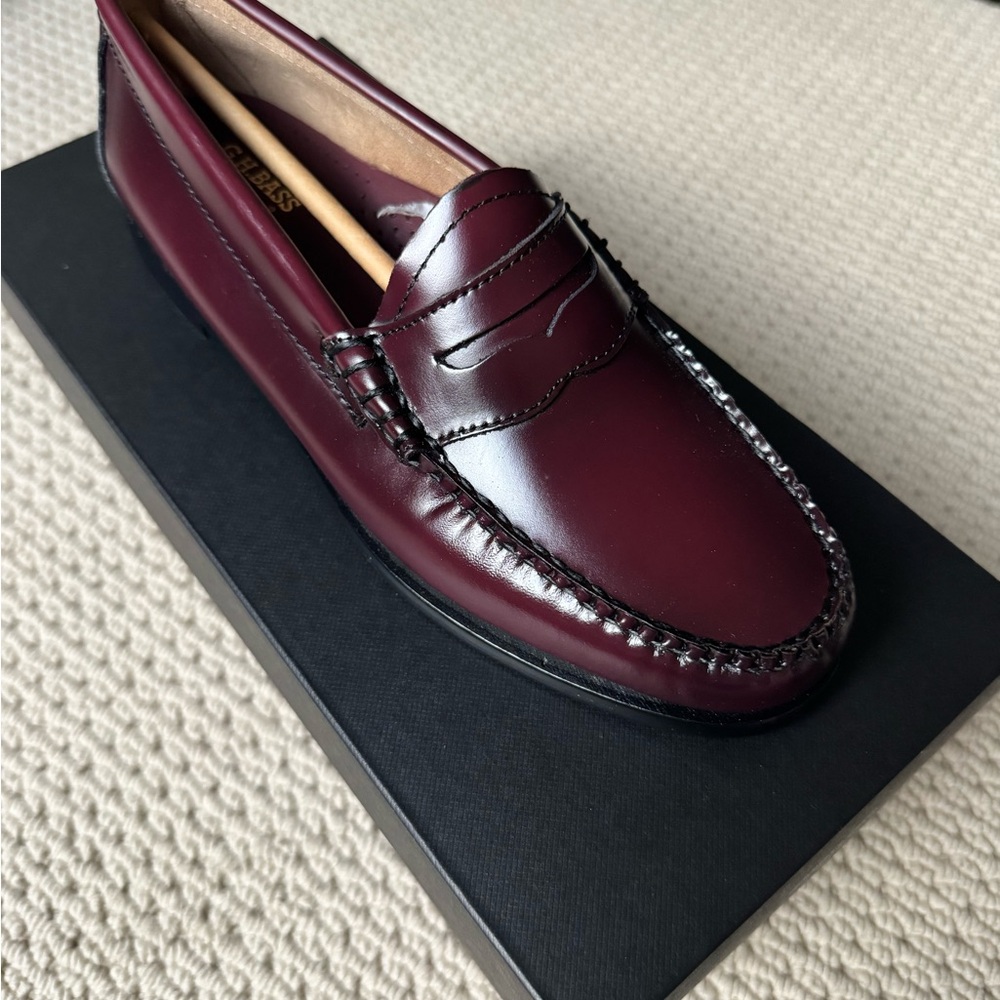 Brand new Bass Whitney Weejun loafers size 7.